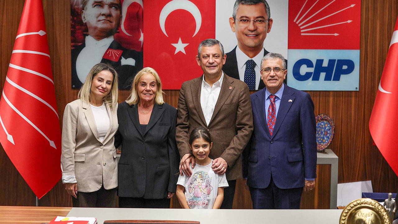 CHP Genel Başkanı Özgür Özel, Denktaş ailesi ile bir araya geldi