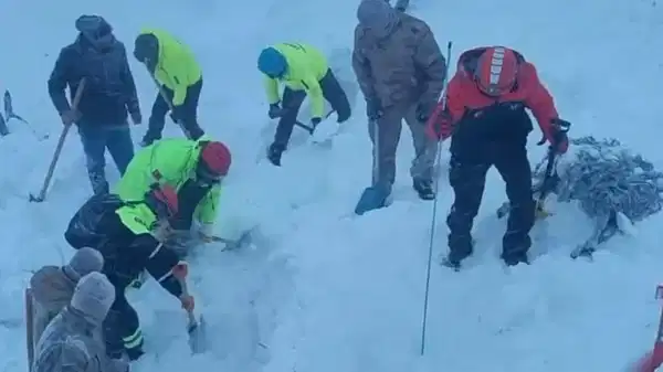 Artvin’de çığ düştü, 3 çoban karlar altında: Kötü haber geldi!