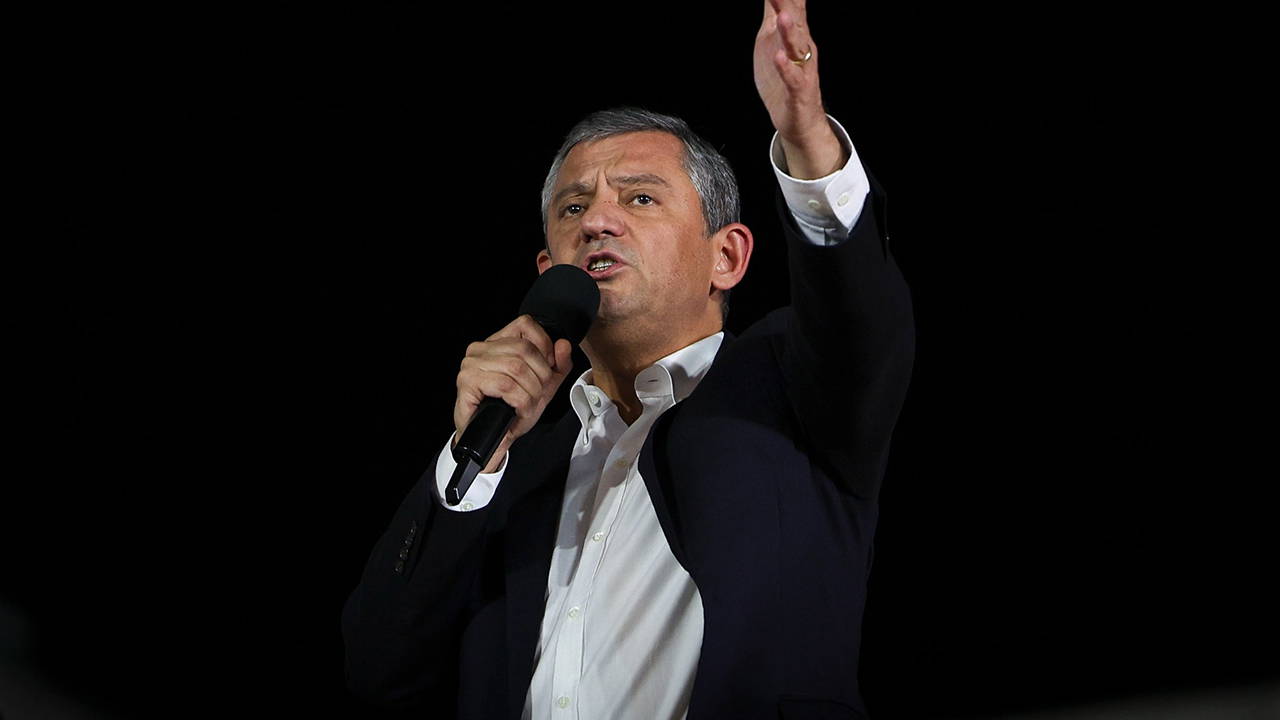 Akın Gürlek'e süre vermişti: Özgür Özel'den bu akşam için 'saatli' çağrı!