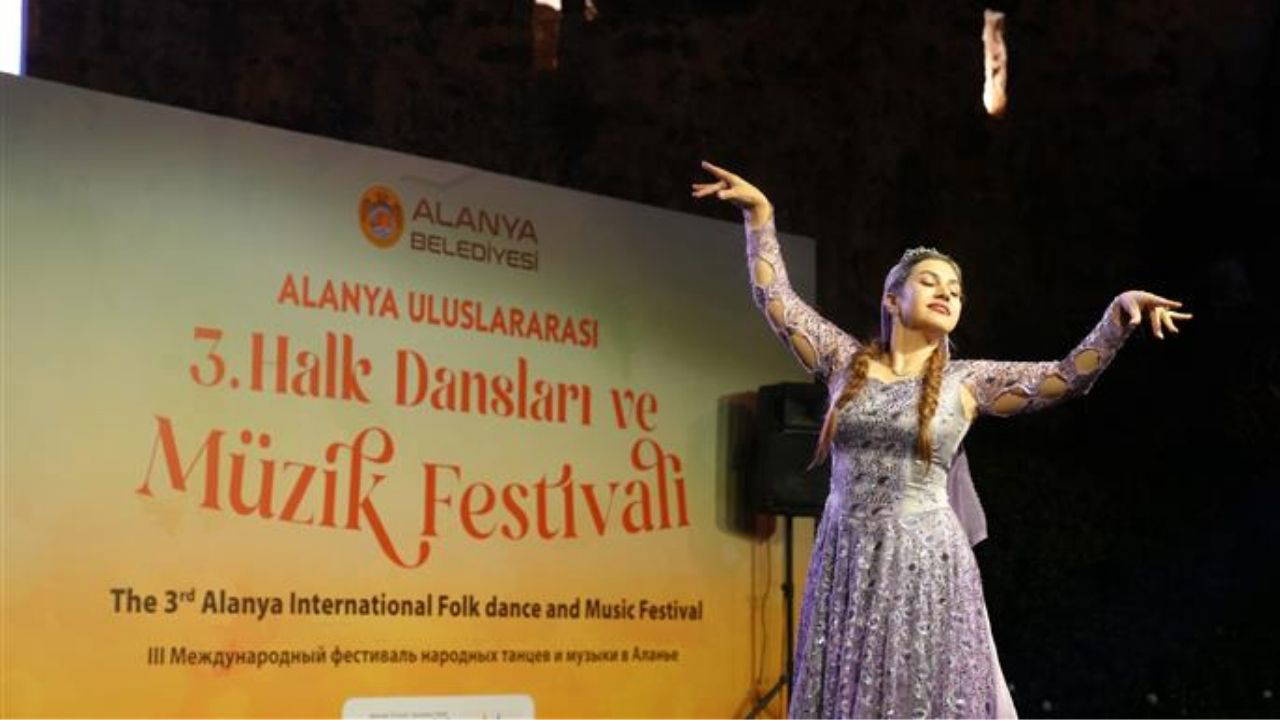 Alanya Uluslararası Halk Dansları ve Müzik Festivali başladı