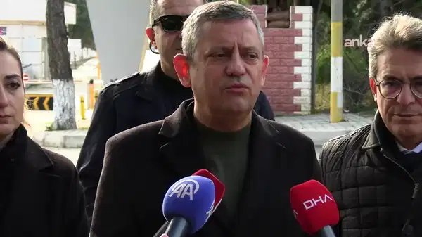 Özgür Özel'den Saray'a 'İHA' yanıtı: 'Bir dezenformasyon varsa Burhanettin Duran yapmıştır'