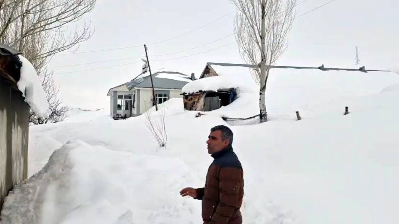 Van’da 76 yerleşim yerinin yolu kapandı!