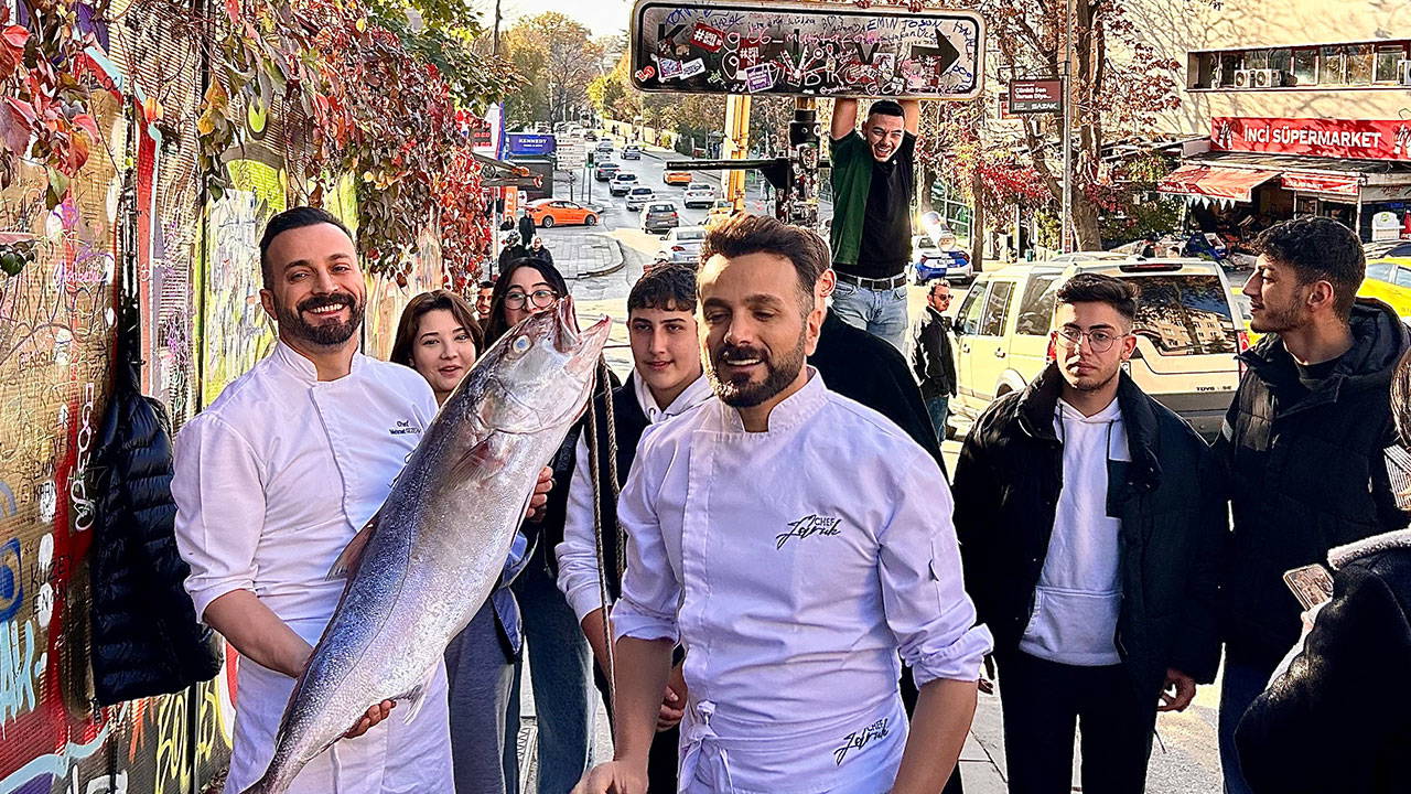 Sosyal medyada gündem olmuştu: Kızılay tabelasına balık asıldı