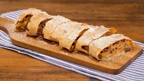 Avusturya Mutfağının Saray Mirası: Apfelstrudel