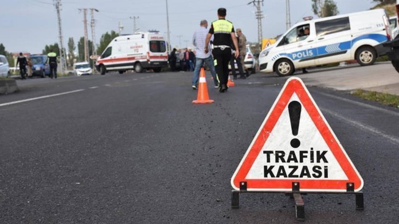 Araç çarpıp kaçtı: Cansız bedenini sürücüler fark etti 