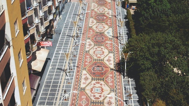 Mardin'de halı motifli cadde gündem oldu