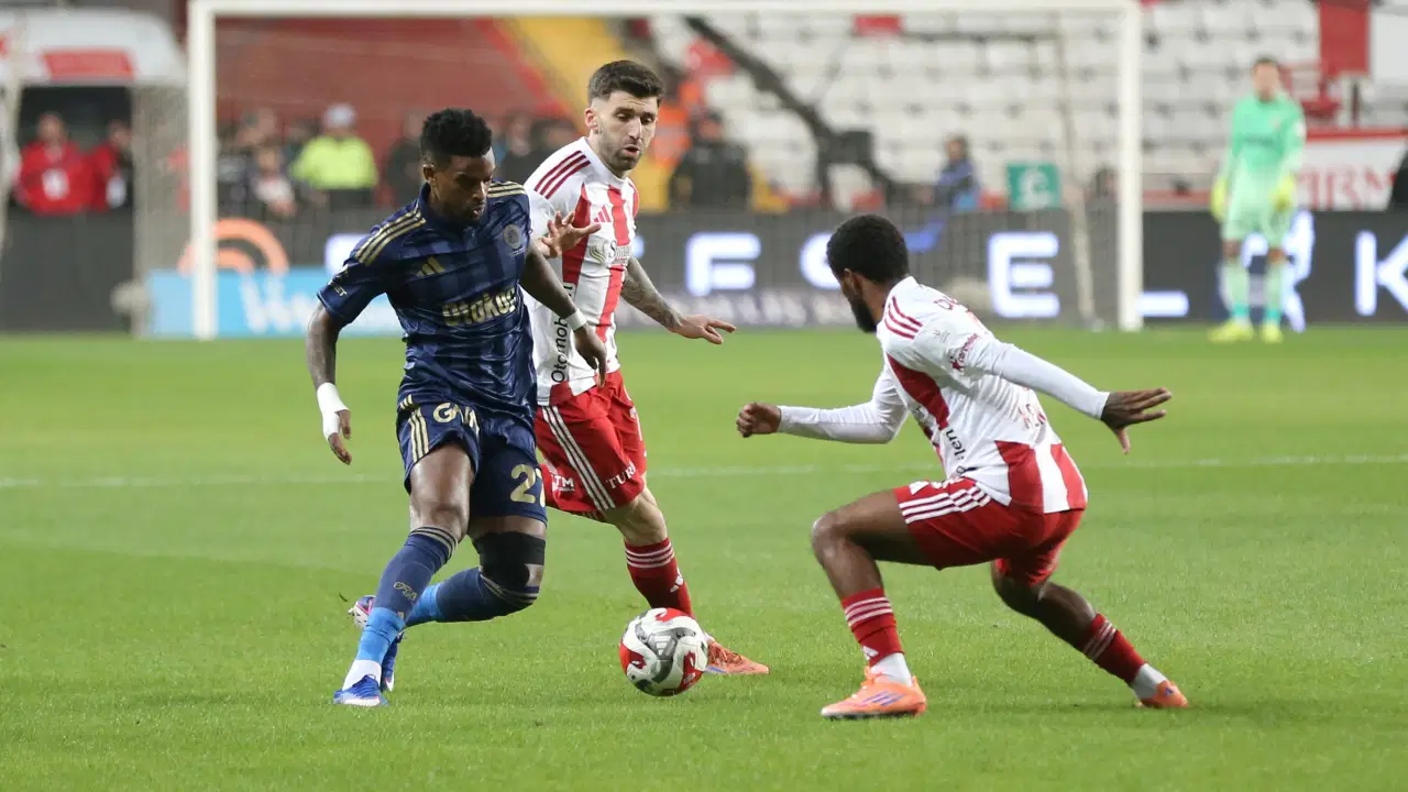 Fenerbahçe'de sakatlık: Oyuna devam edemedi!