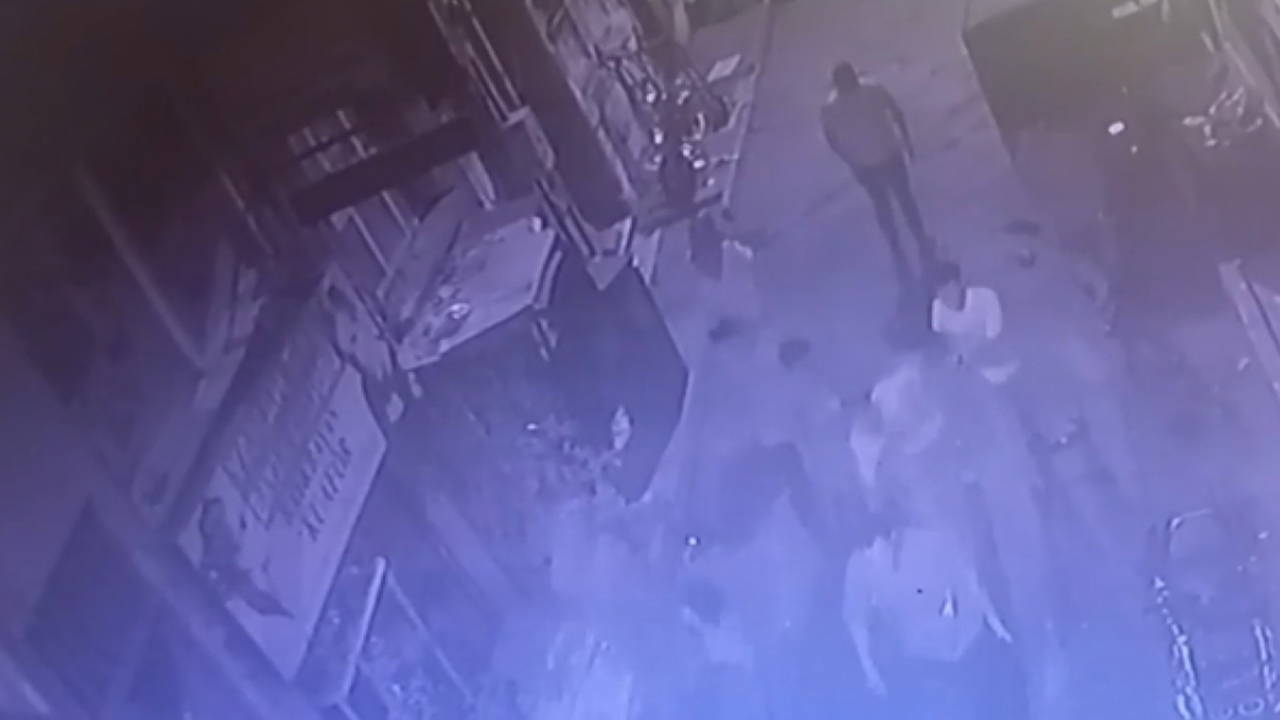 Beyoğlu'nda dehşet! Seyyar satıcı yer kavgasında dövülerek öldürüldü