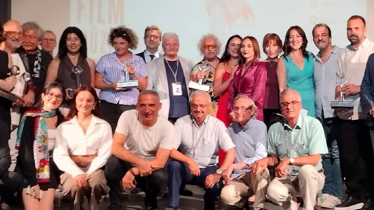 İzmir Uluslararası Film ve Müzik Festivali ödülleri sahiplerini buldu: Zor şartlarda festival