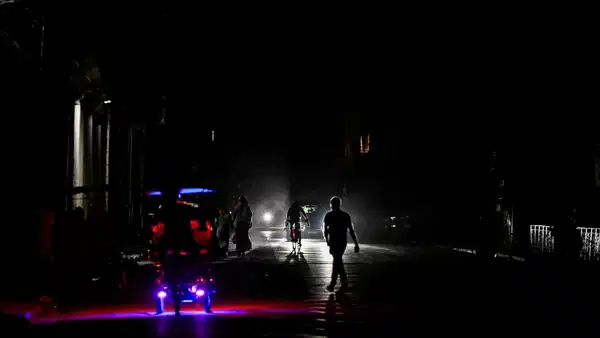 Küba karanlığa gömüldü: Ulusal elektrik sistemi çöktü