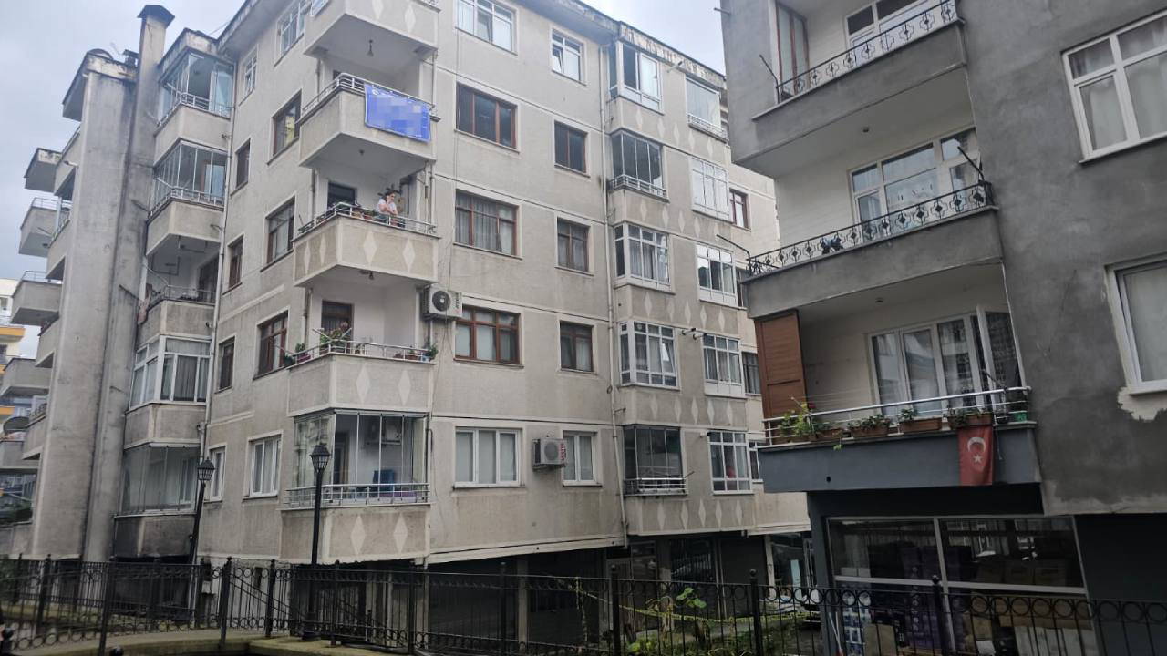 Feci ölüm... 10 günlük bebek 5. kattan düştü!