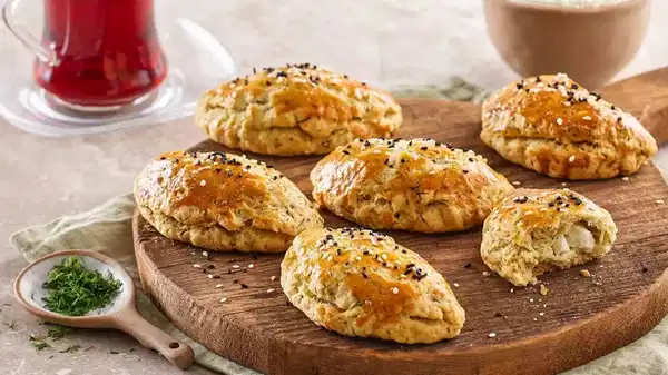 Çayın yanında efsane lezzet: Dereotlu poğaça tarifi