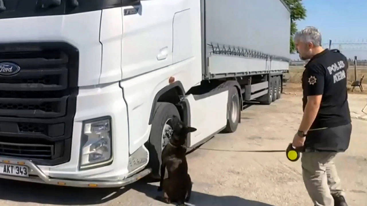 TIR'da yatağın altından 12 milyon 600 bin TL'lik uyuşturucu çıktı