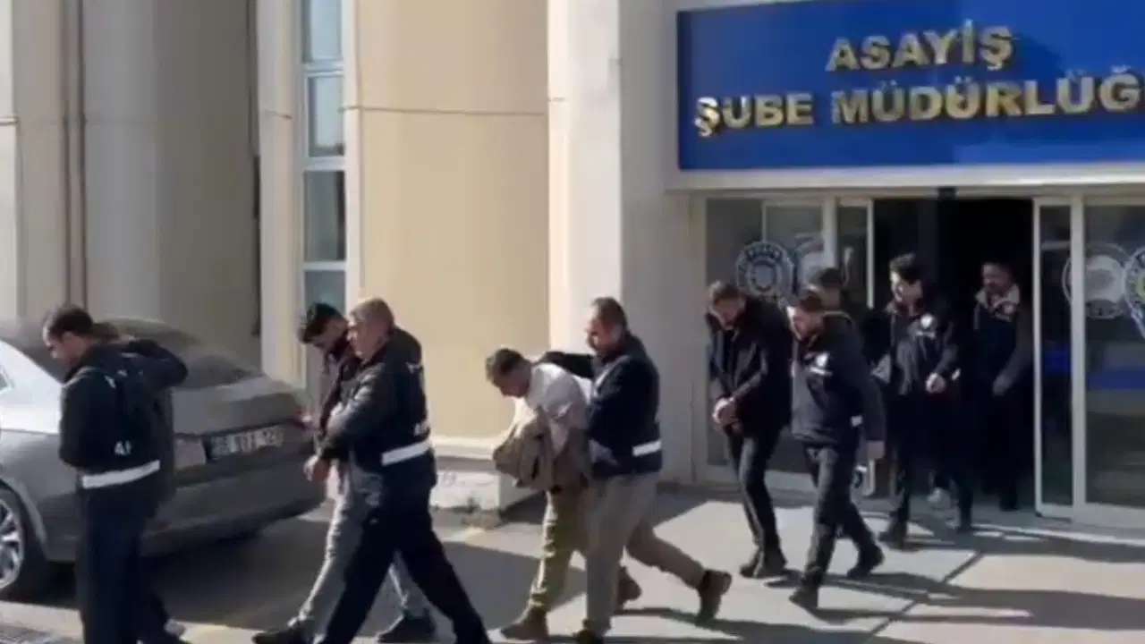 Ankara merkezli 22 ilde eş zamanlı 'borsa dolandırıcılığı' operasyonu: 65 kişi yakalandı!