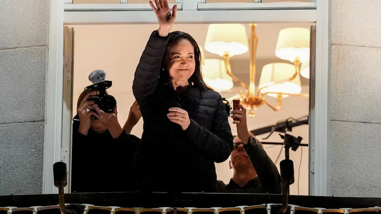 Balıkçı teknesiyle kaçtı, Nobel’e kavuştu