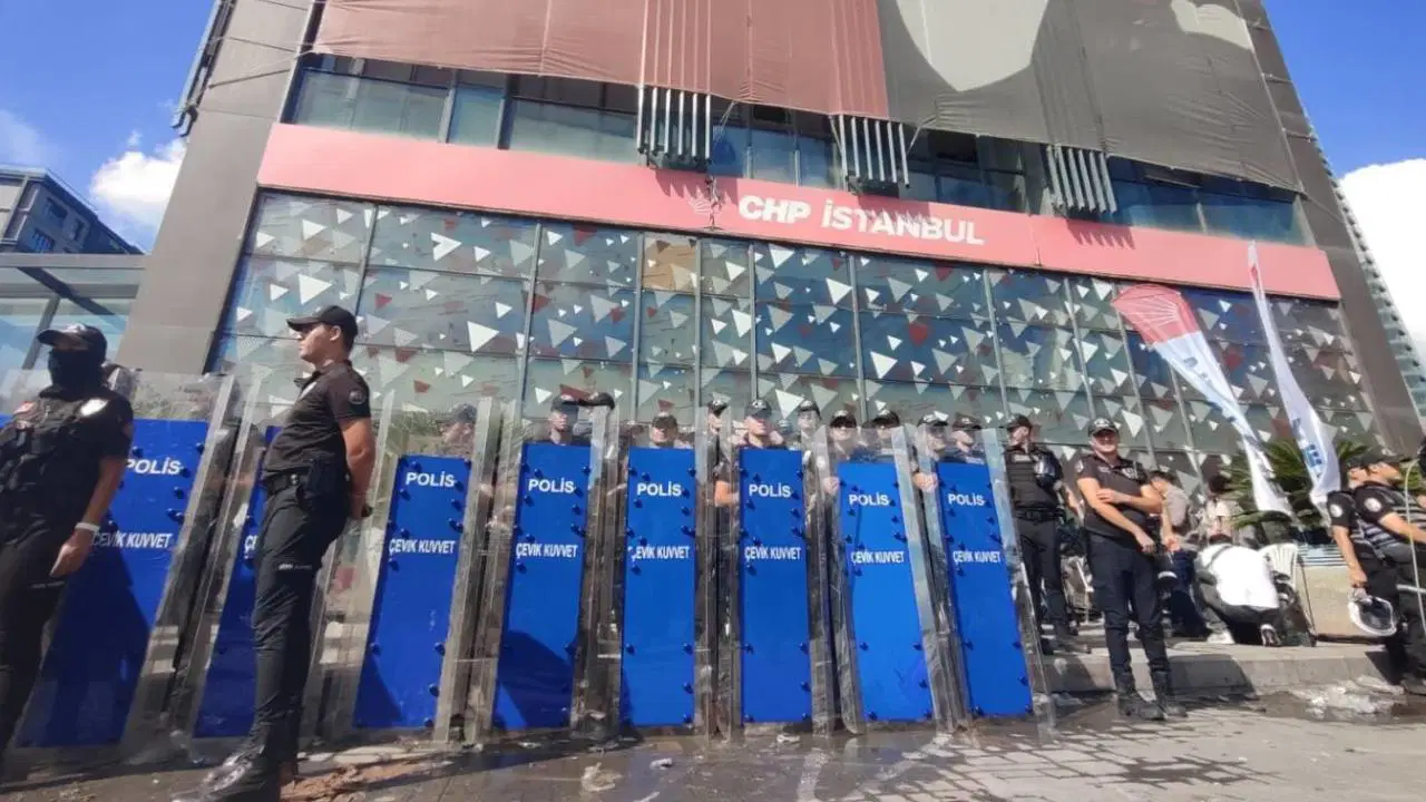 CHP İstanbul İl Başkanlığı, kayyım kararını AYM'ye taşıyor!