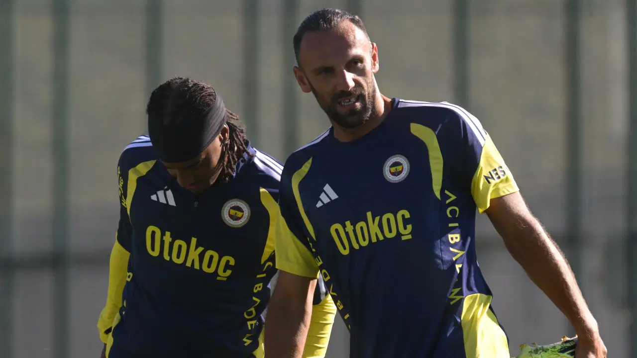 Fenerbahçe'nin antrenmanında sakatlık! Vedat Muriqi sahayı sedyeyle terk etti...