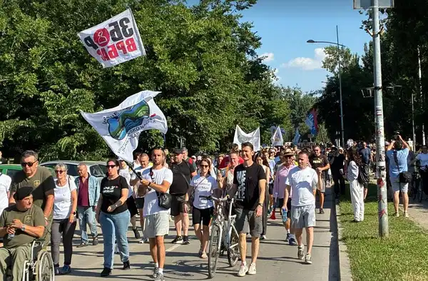 Sırbistan’da hükümet karşıtı protesto: Binlerce kişi erken seçim istedi