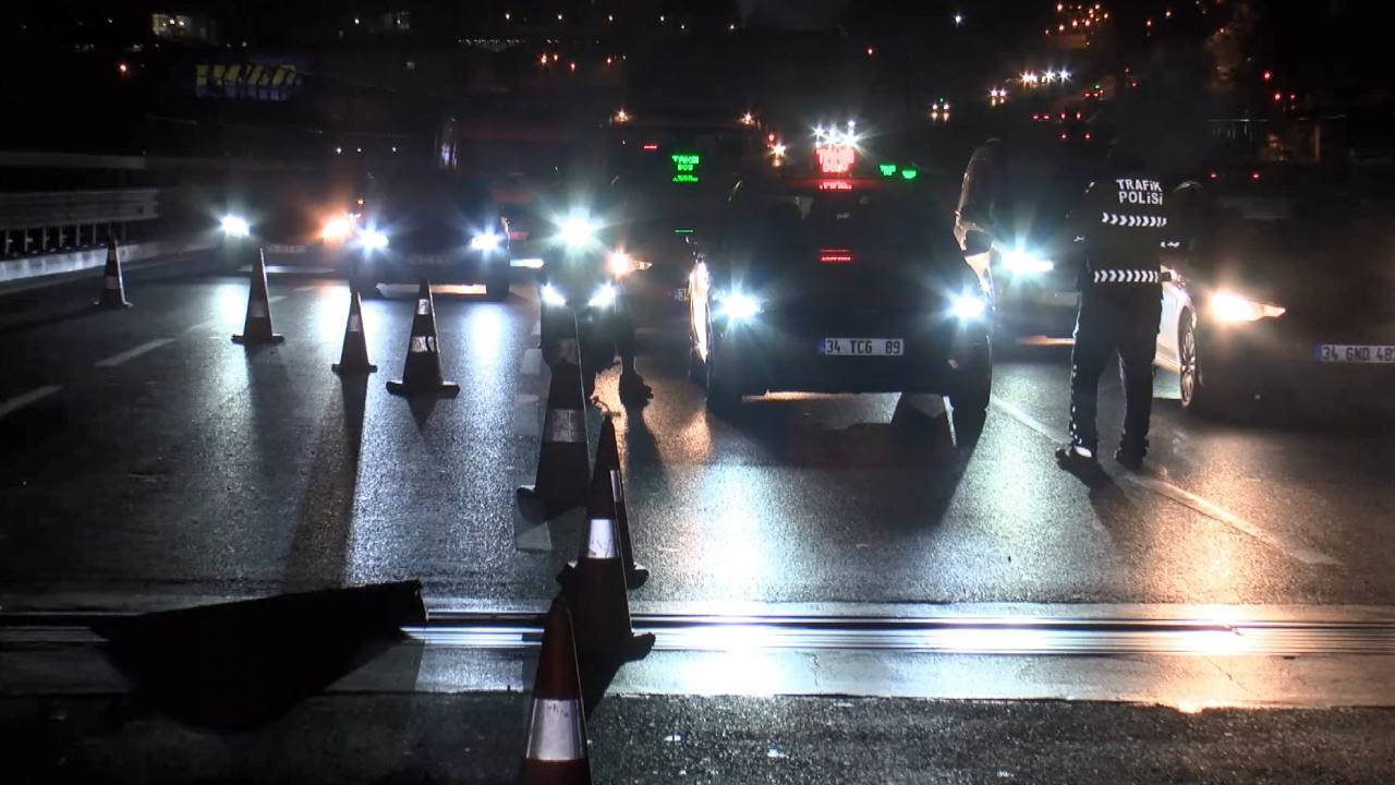 İstanbul'da viyadüğün genleşme derzi koptu: Yaralılar var!