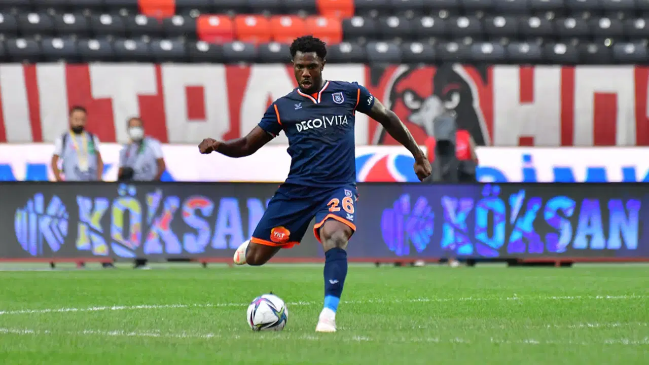 Adı da yaşı da sahte çıktı... Süper Lig'de de forma giyen Carlos Ponck gözaltına alındı