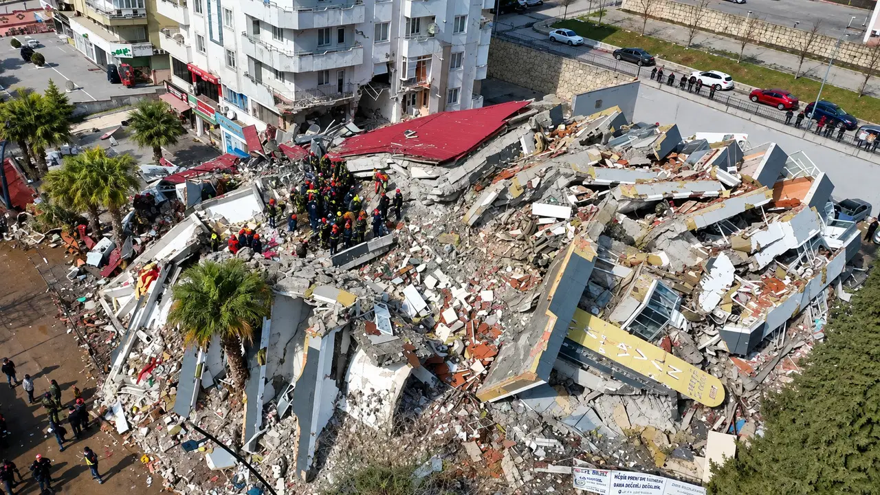 Ezgi Apartmanı davasında yeni gelişme: Mimara yeniden yurt dışı çıkış yasağı ve imza şartı