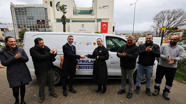 Efes Selçuk Belediyesi’ne hayvan ambulansı bağışı