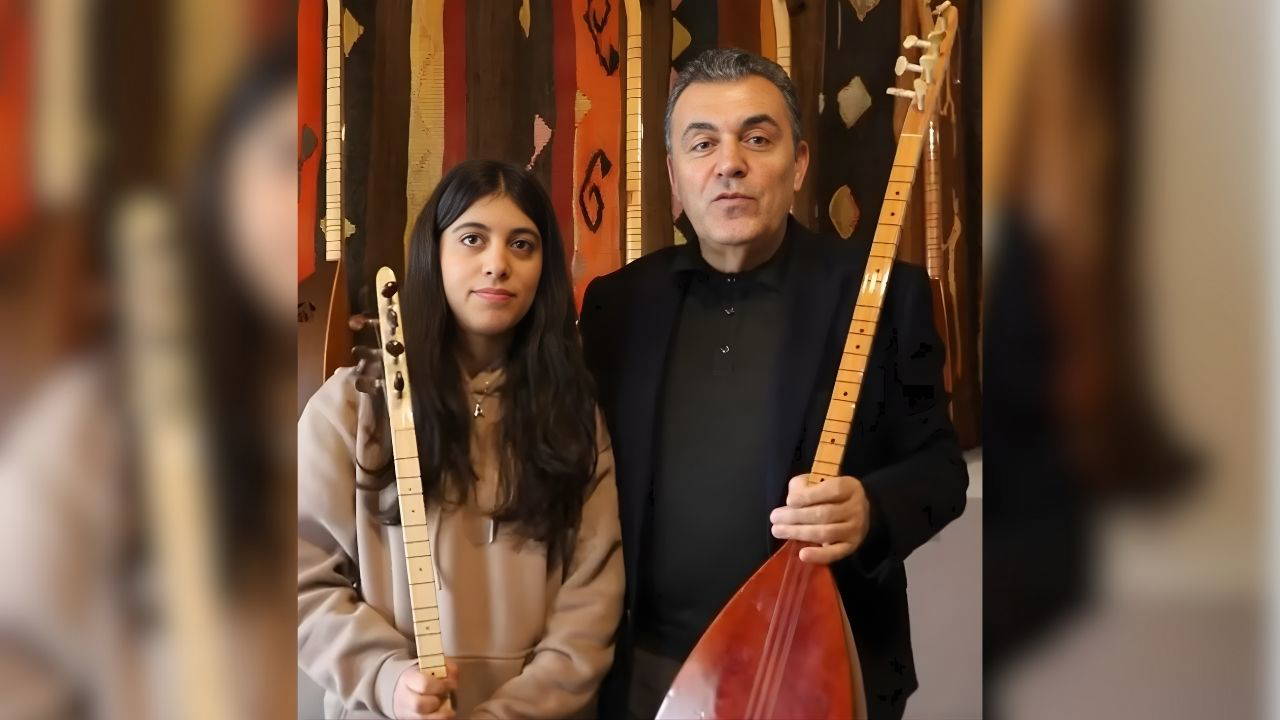 Başkan Demir’den Nuri Vatan Kültür Merkezi öğrencisi Azra’ya hediye