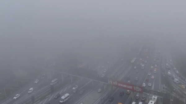 İstanbul'da sis etkili oldu: Beyaza bürünen Haliç havadan görüntülendi