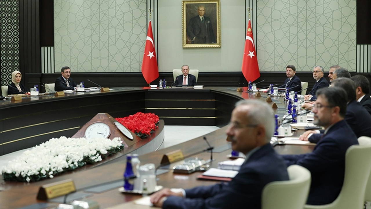 AKP koridorlarından çarpıcı 'Kabine' çıkışı: 'Bakanlar artık siyasi kişilikler değil, memur’