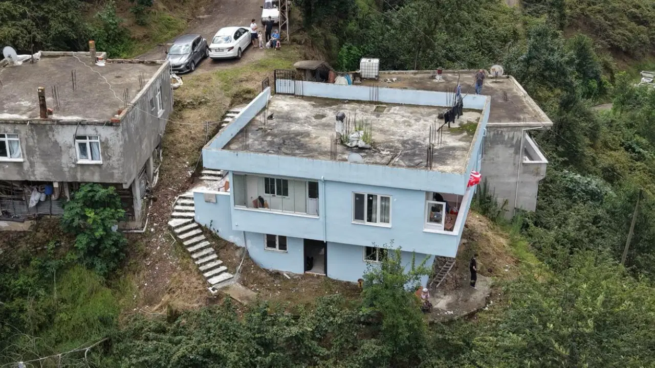 Giresun'da sel faciası: Anne ve 2 kızı yeni evlerini görmek için köylerine gelmişler