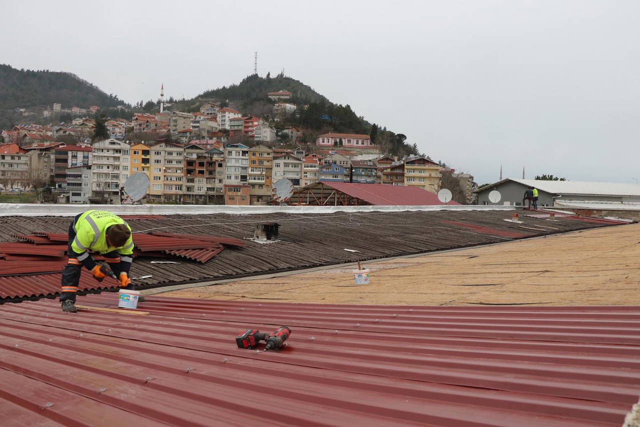 Ayancık Terminali’nde çatı onarım çalışmaları sürüyor