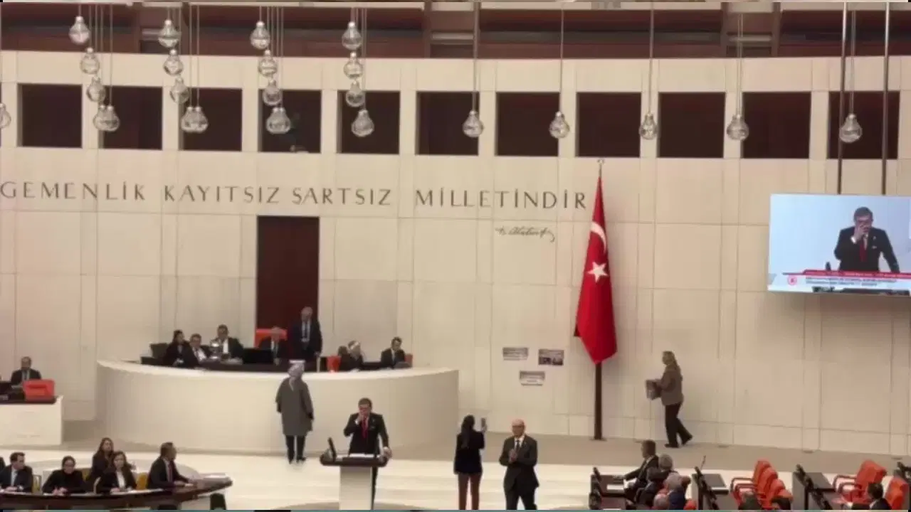 Meclis’te gerilim! CHP’lilerin “emekli” dövizini AKP’li Ceyda Bölünmez Çankırı kaldırdı