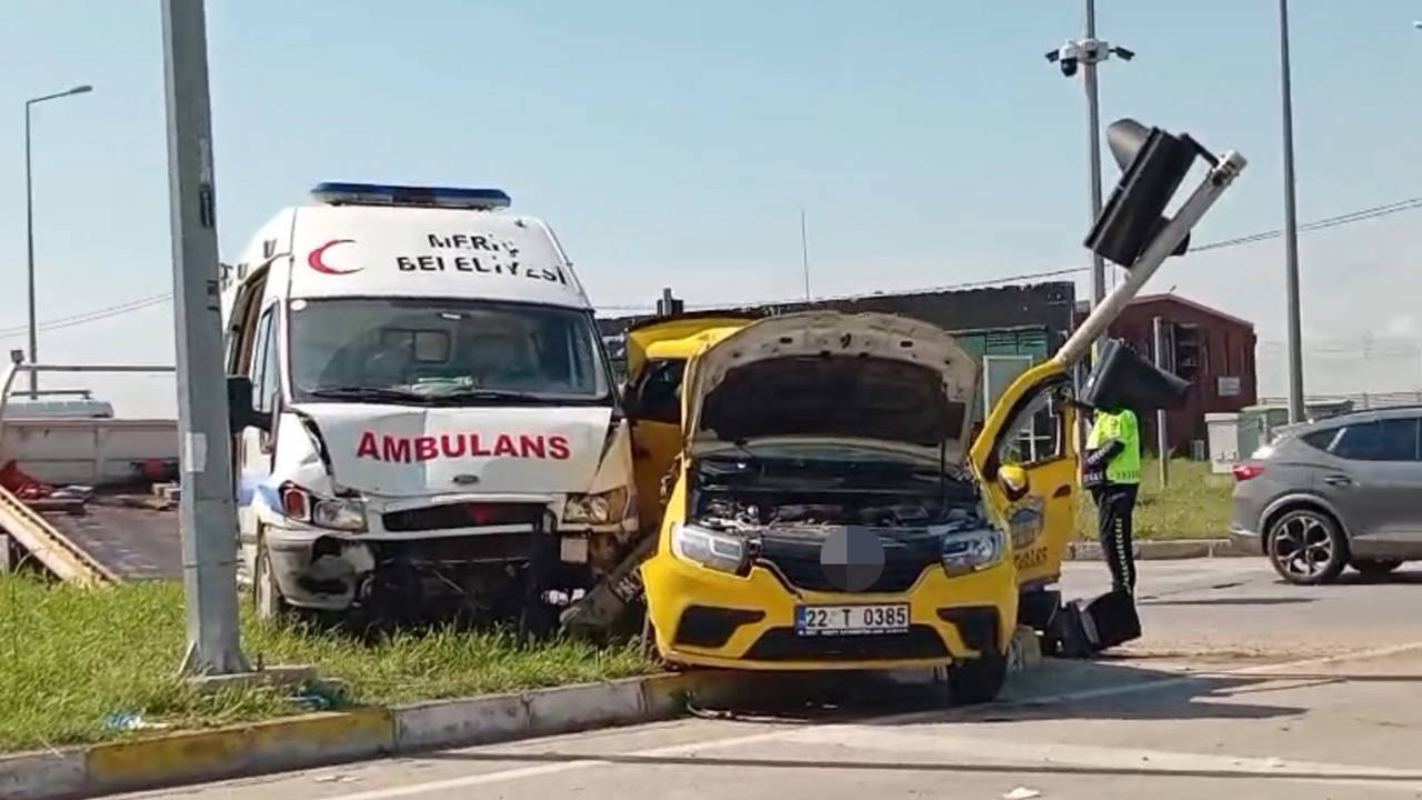 Edirne'de ambulans ile taksi çarpıştı: Yaralılar var