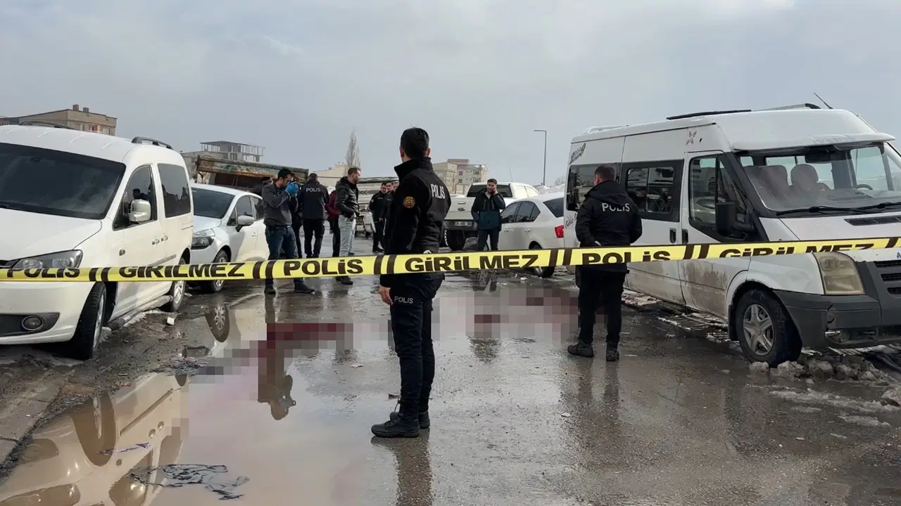 Yüksekova'da silahlı intihar girişimi: 1 ağır yaralı