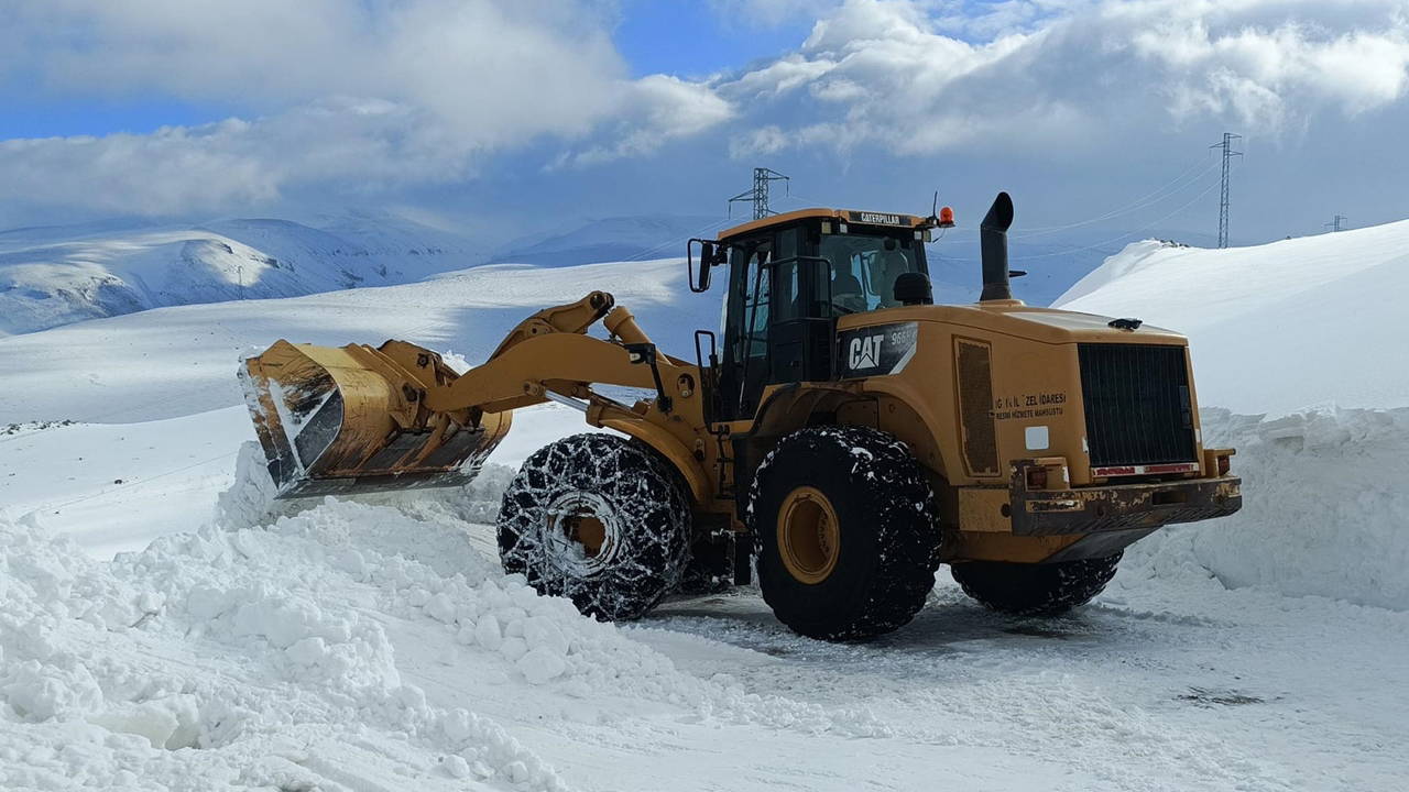 Iğdır'da 14 köy yolu kardan ulaşıma kapandı
