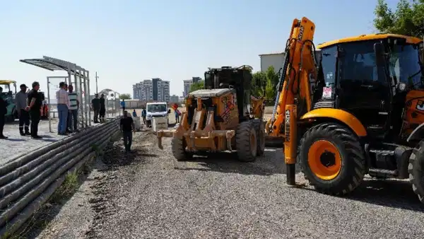 Adıyaman Belediyesi okul yollarını yeniliyor