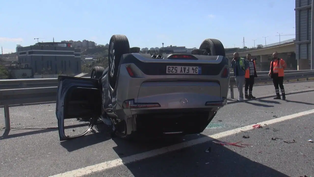 Eyüpsultan'da 5 araçlık zincirleme kaza: 2 yaralı