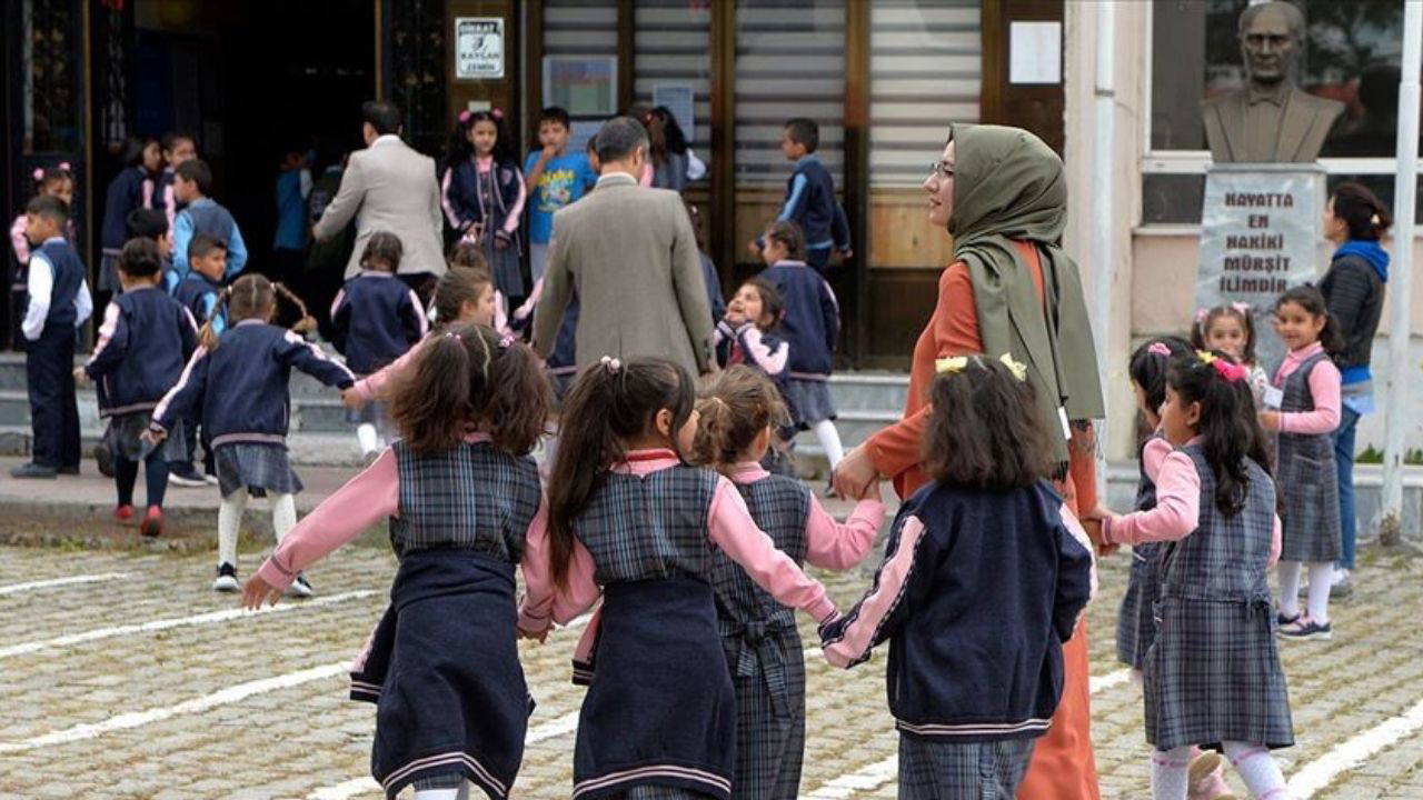 Okullar ne zaman kapanacak? Okullar ne zaman ara tatile giriyor?