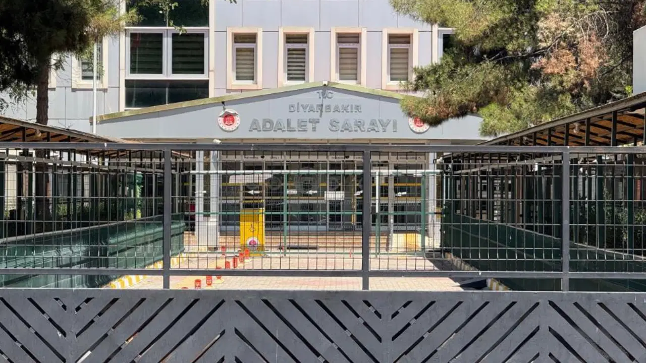 Diyarbakır'da kardeşlerine 'dışkı' yedirdiği iddia edilen ağabey serbest bırakıldı: Çocuklar devlet korumasına alındı