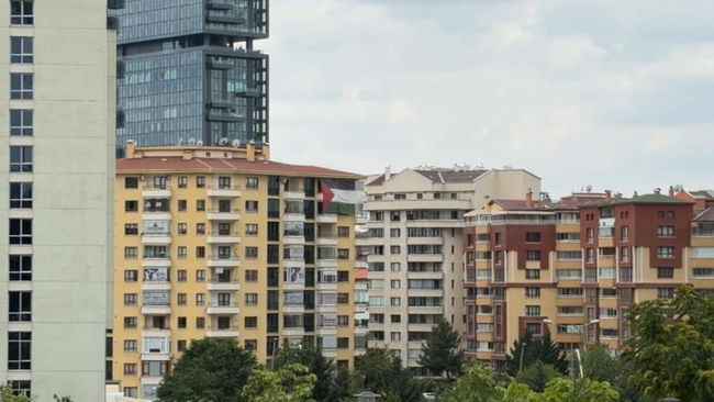 Trump'ın kalacağı otelin karşısına Filistin bayrağı!