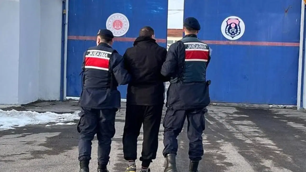 Firari hükümlü sahte kimlikle yakalandı