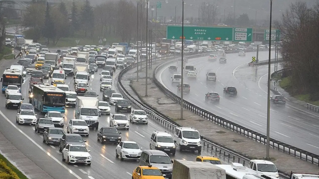İstanbul'un Anadolu Yakası'nda trafik yoğunluğu yüzde 81'e ulaştı