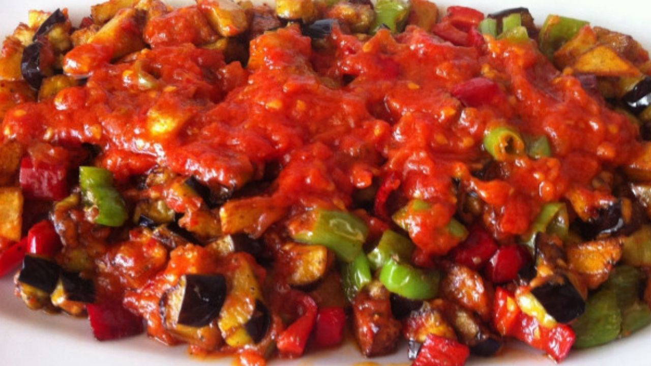 Sofraların vazgeçilmez mezesi şakşuka tarifi