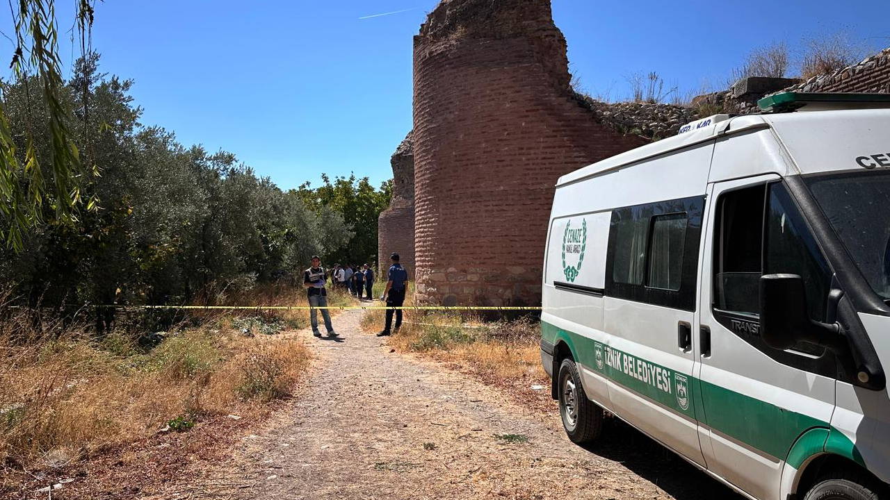 İznik'te tarihi surların dibinde sır olay: Erkek cesedi bulundu!