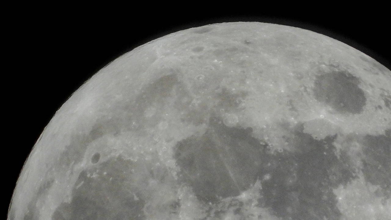 Göklerdeki yeni sömürge: Dünya'da kaynakları tükettik sıra Ay'a mı geldi?