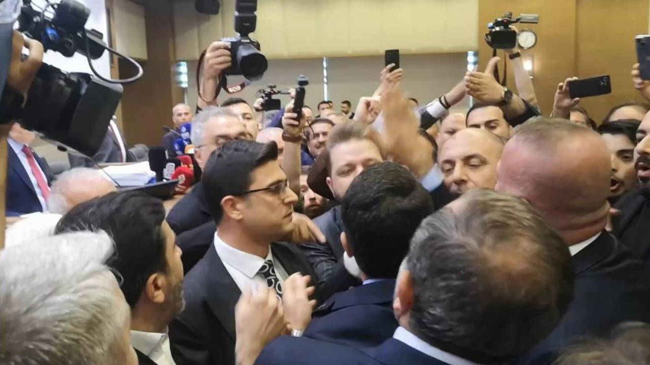 AKP'li üye başkanın üzerine yürüdü, küfürler savurdu!