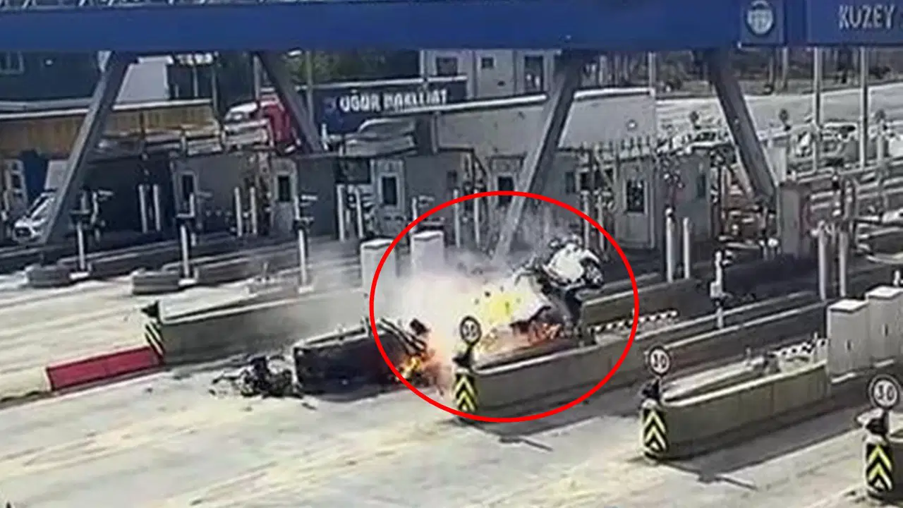 Kuzey Marmara Otoyolu'nda feci kaza: Gişelere hızla çarpan otomobildeki sürücü yaşamını yitirdi