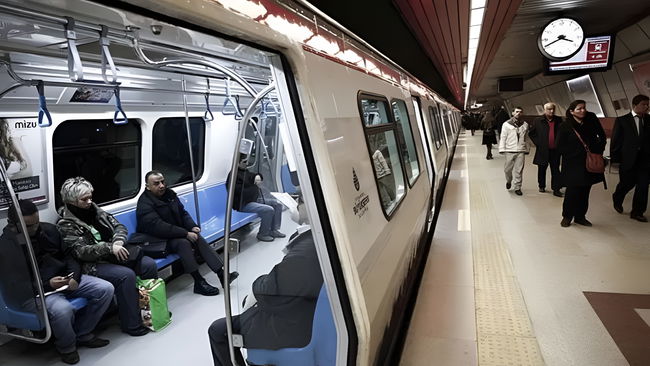 Mecidiyeköy metro istasyonunda intihar girişimi!