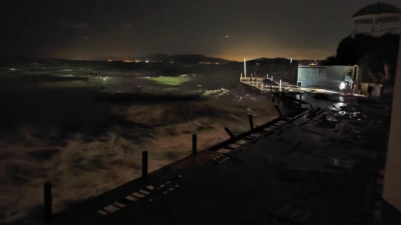 İskelede çalışan işçiler denize düştü: 1 ölü, 2 yaralı!