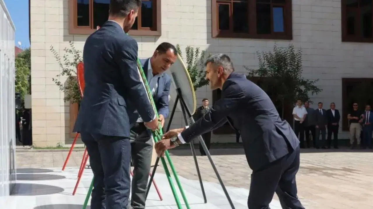 Gaziler gününde gazilere çelenk yasağı!